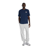 New Balance – Label MT53928-NNY – Camiseta azul de manga corta con gráfico de etiqueta tejida - Hombre