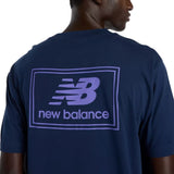 New Balance – Label MT53928-NNY – Camiseta azul de manga corta con gráfico de etiqueta tejida - Hombre