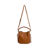 Pepe Jeans – Tyler Script PL0300110869 – Bolso bucket marrón con efecto piel con bandolera de quita y pon