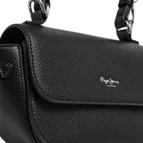 Pepe Jeans – Ambra Script PL0300112999 – Bolso bandolera negra de efecto piel con solapa (22x8x15,5 cm)