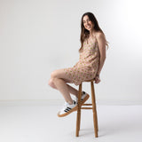 System Action - V25VE425_30 - Vestido corto con estampado geométrico y corte bajo el pecho - Mujer