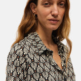 System Action - V26CA361-40 – Camisa negra de manga corta con estampado geométrico - Mujer