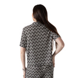 System Action - V26CA361-40 – Camisa negra de manga corta con estampado geométrico - Mujer