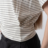 System Action - V26CT405-2 – Camiseta de rayas de manga corta con pliegues en el bajo - Mujer