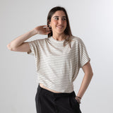 System Action - V26CT405-2 – Camiseta de rayas de manga corta con pliegues en el bajo - Mujer