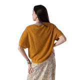 System Action - V26JE310-29 – Jersey mostaza de manga corta y cuello redondo con lurex - Mujer