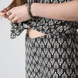 System Action - V26PA361-40 – Pantalón negro con estampado geométrico y cintura elástica - Mujer
