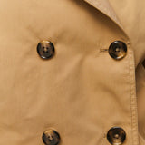 System Action - V26PK117-4 – Trench corto beige con cuello camisero, bolsillos y forro - Mujer