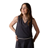 W124638_NEGRO-Top básico con escote de pico Why Not