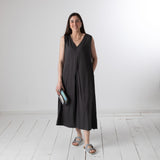 WNT Collection - W126636-17 – Vestido largo de tablas gris oscuro con bolsillos - Mujer