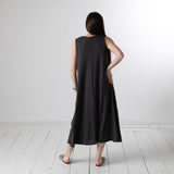 WNT Collection - W126636-17 – Vestido largo de tablas gris oscuro con bolsillos - Mujer